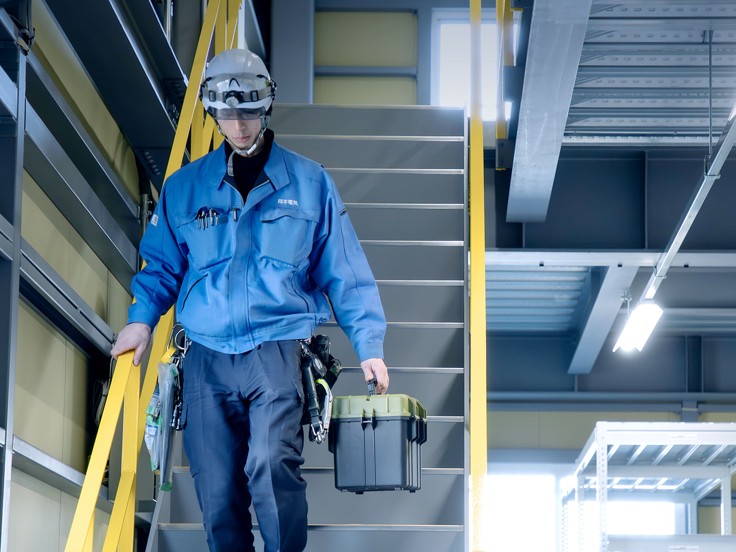 人を知るゼロから、現場で身につけていく。