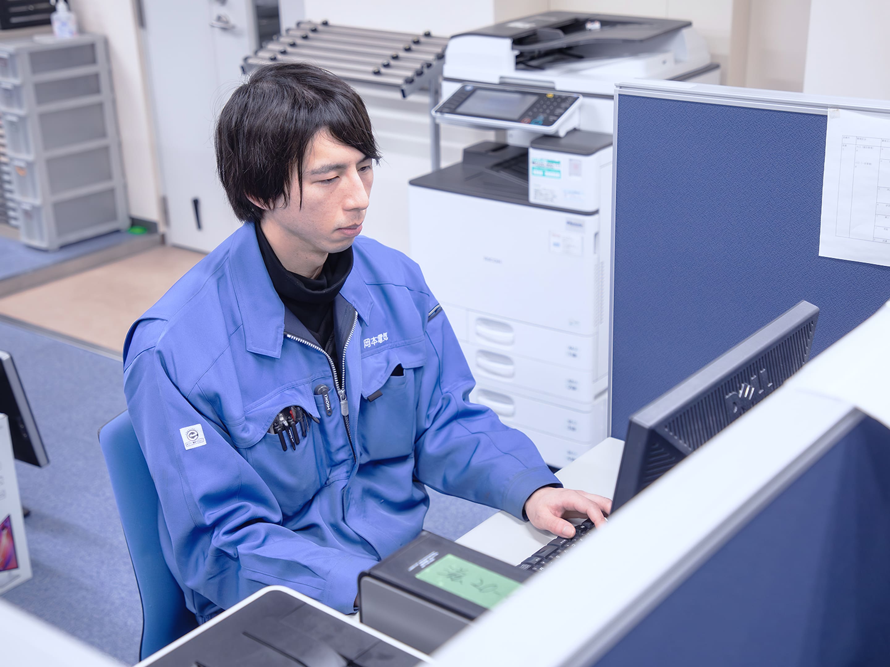 知識ゼロから、なぜ岡本電気に？