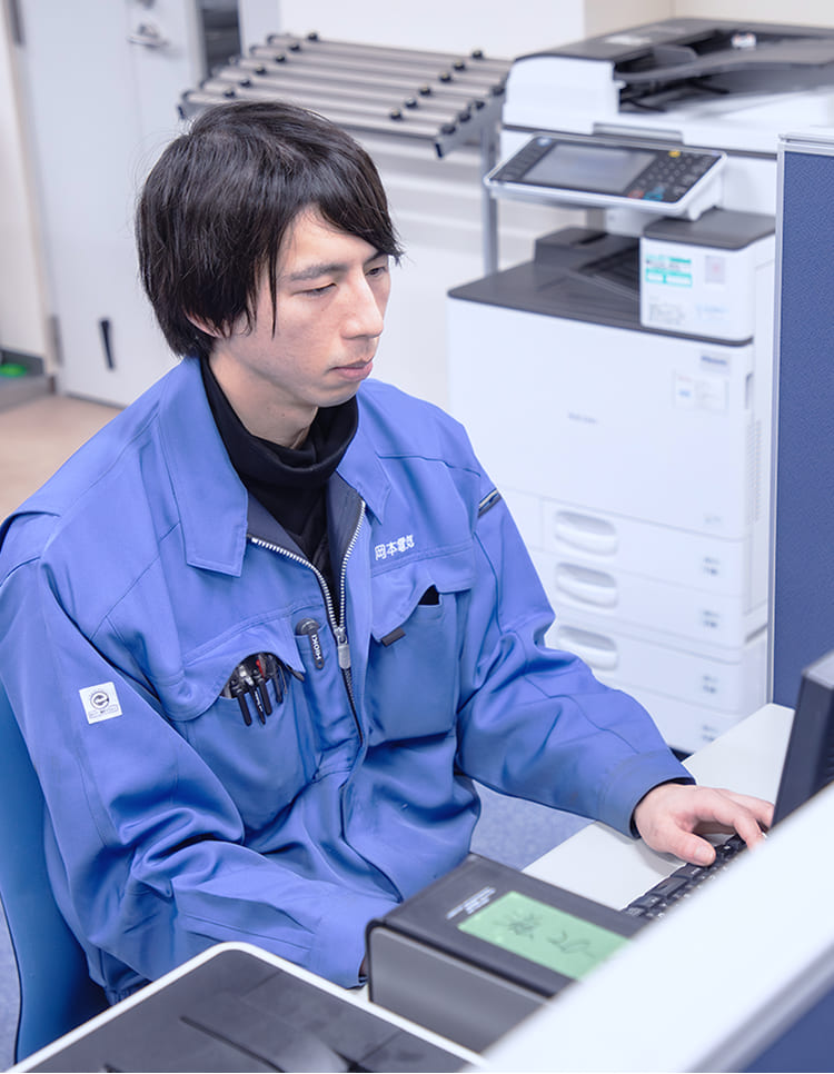 知識ゼロから、なぜ岡本電気に？